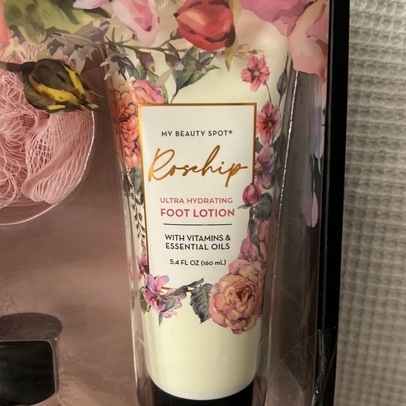 Rose hip  total Body and foot Care set. Never been opened - Picture 4 of 5